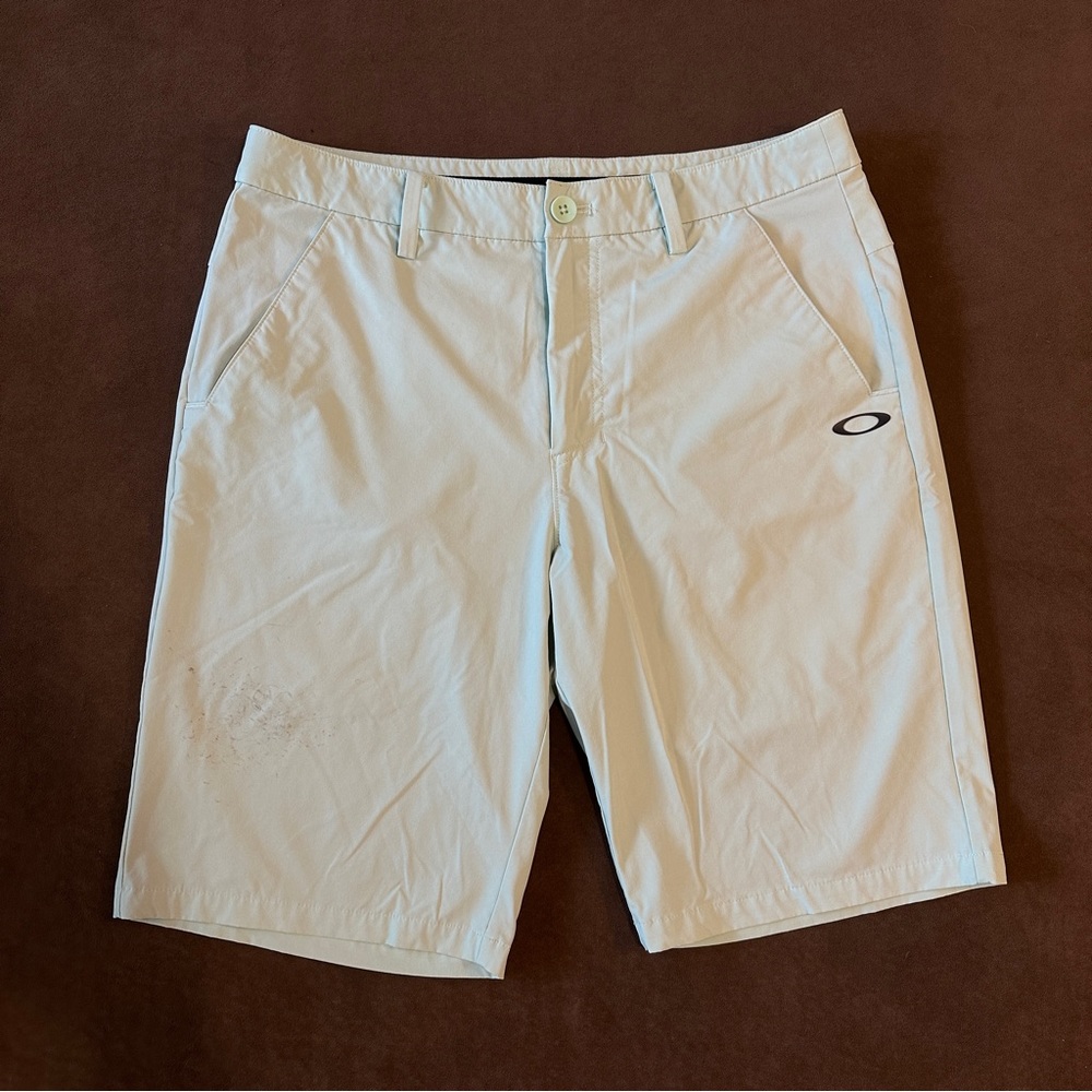 Oakley Golf Shorts Light Gray Regular Fit Quick Dry Flat Front Casual 10” Inseam